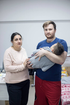 Wiktoria * (24 lata), Dmytro **(27 lat), Artem (6 lat, syn), Nastia (2 lata, córka) z Mariupola